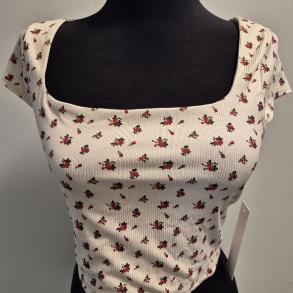 Live In the moment Chic Floral Square Neck Crop Top - Picture 1 of 9